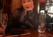 扎克伯格妻子是中国人扎克伯格华裔妻子高调了！化浓妆穿皮衣风格大变夫妻俩开始炫富