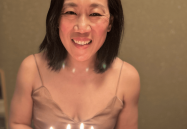 扎克伯格妻子是中国人扎克伯格华裔老婆在派对上惊艳！40岁的生日派对她穿礼服大秀恩爱